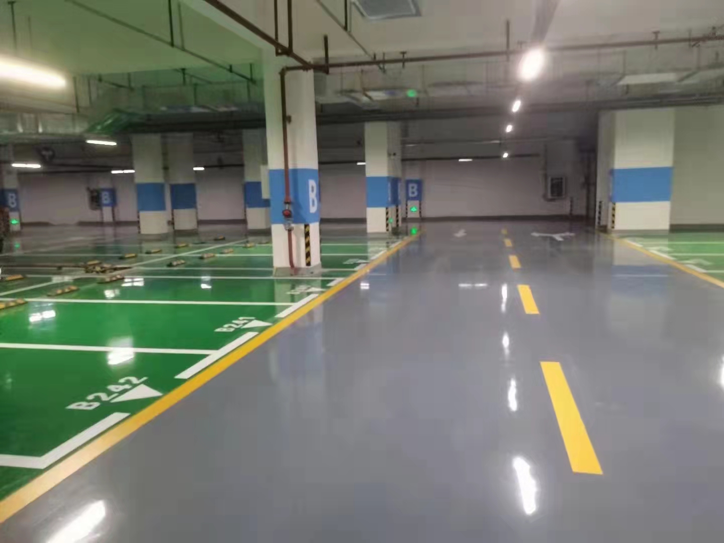 環(huán)氧地坪漆場(chǎng)地及施工時(shí)應(yīng)知道的幾個(gè)問(wèn)題？